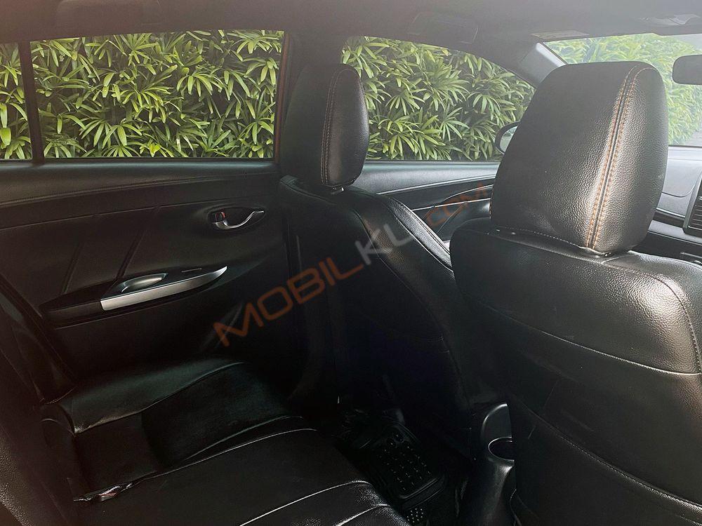 Mobil Toyota Yaris 2014