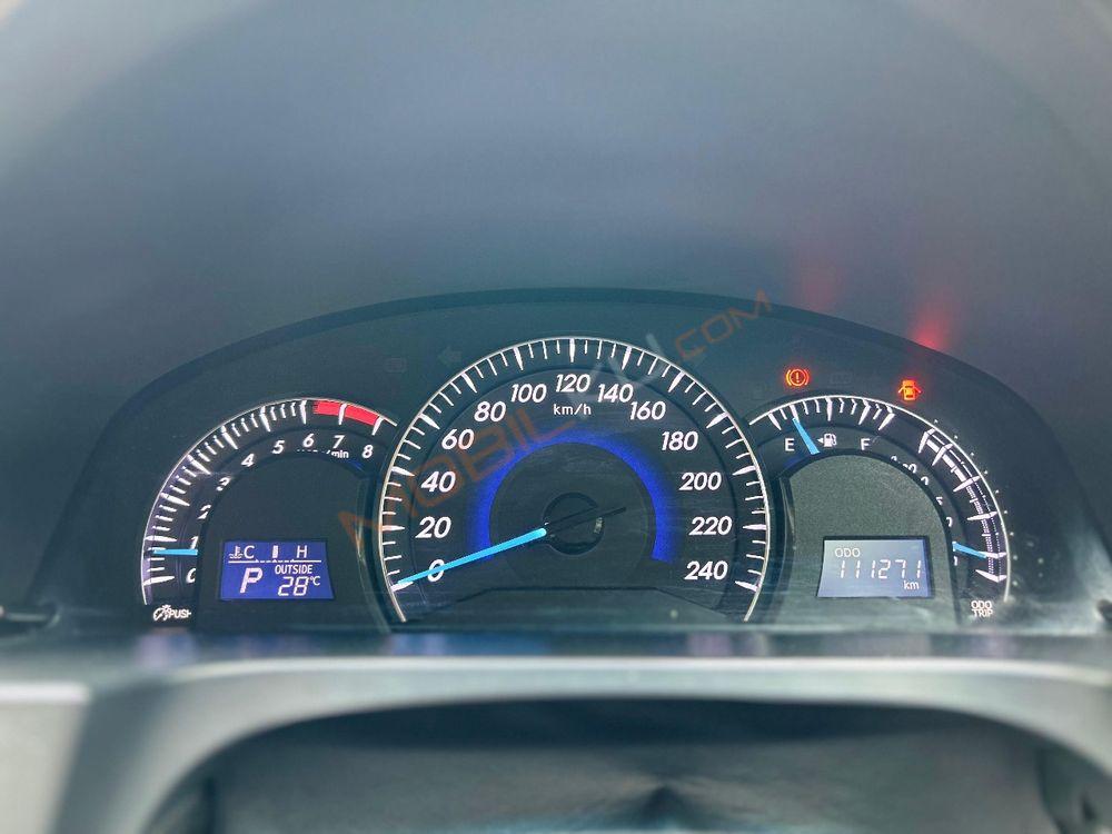 Mobil Toyota Camry 2013