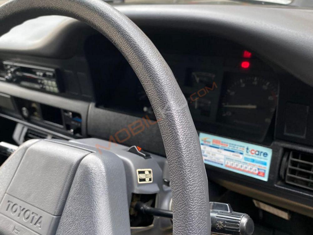 Mobil Toyota Kijang 1996