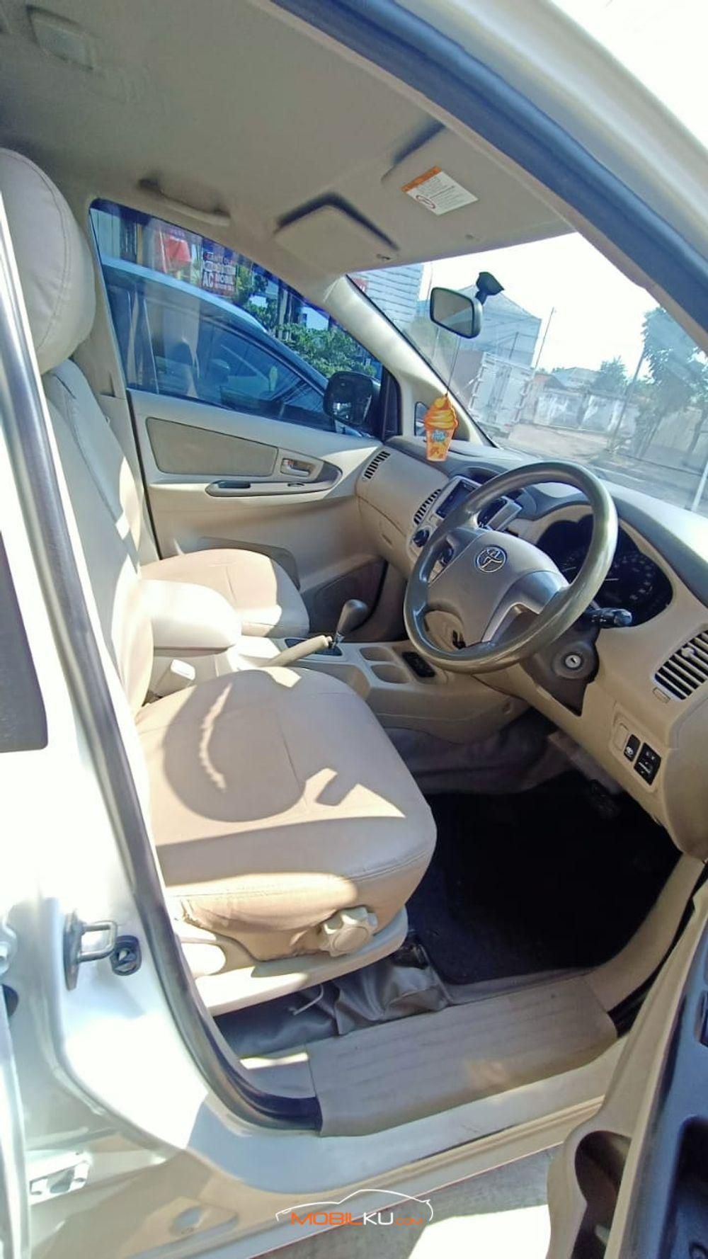 Mobil Toyota Kijang Innova 2017