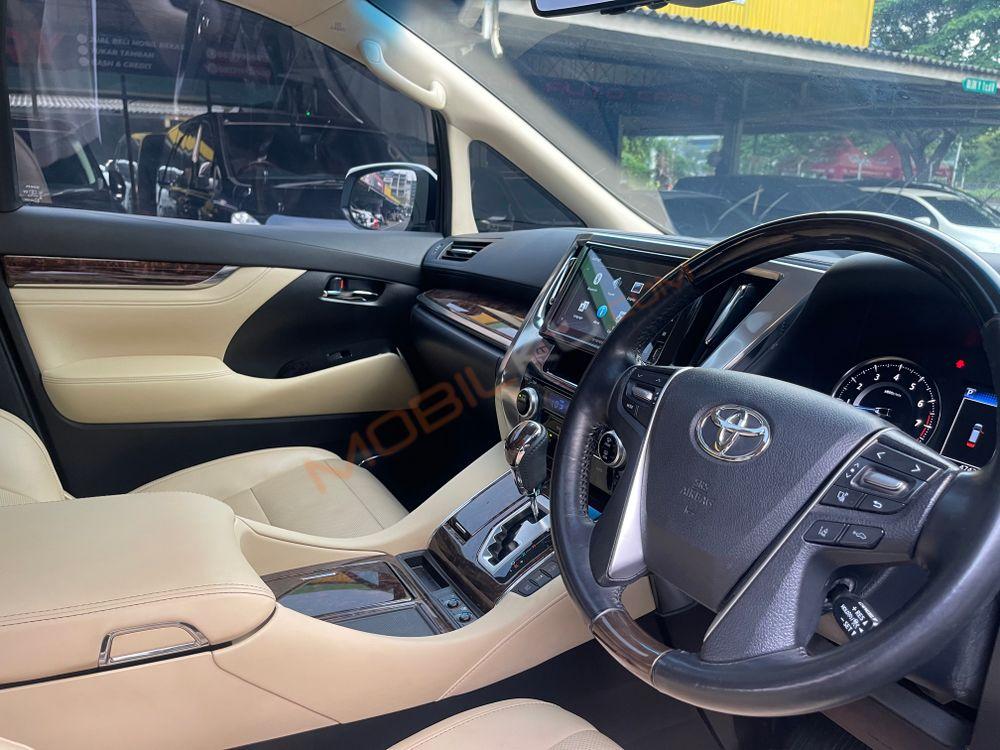 Mobil Toyota Alphard 2022