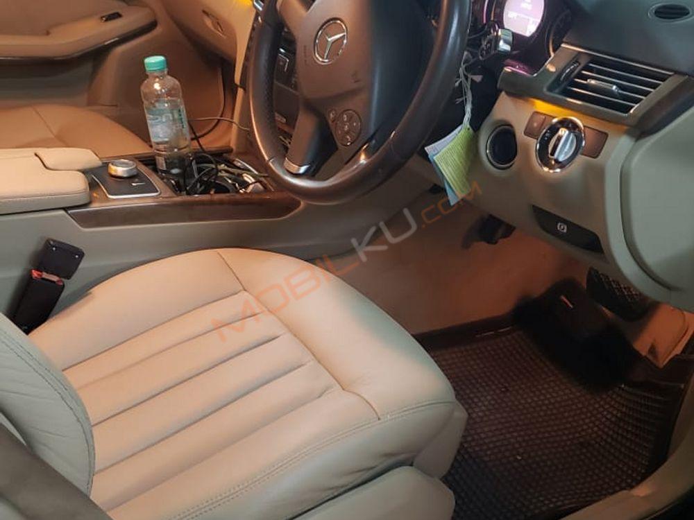 Mobil Mercedes-Benz E-Class 2010