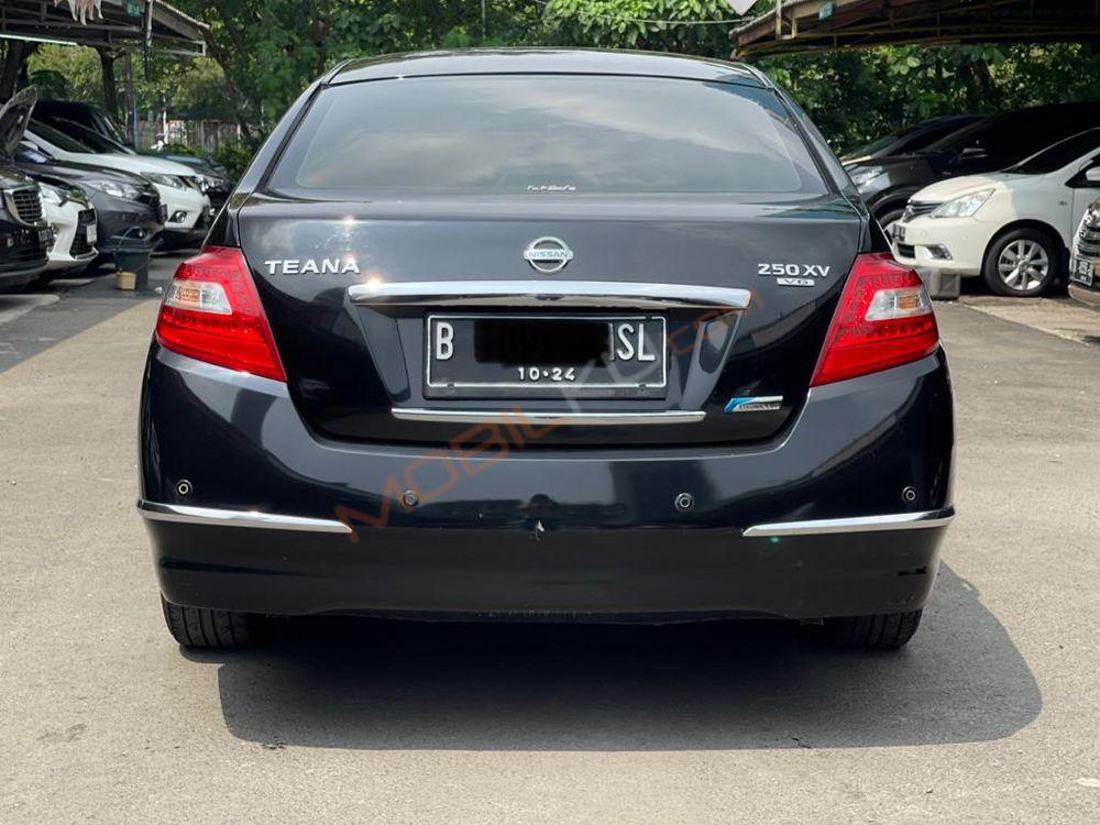 Mobil Nissan Teana 2010