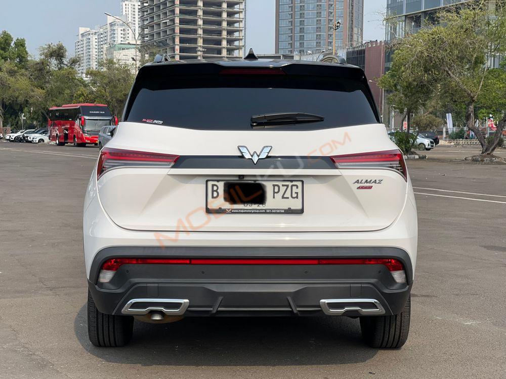 Mobil Wuling Almaz 2022