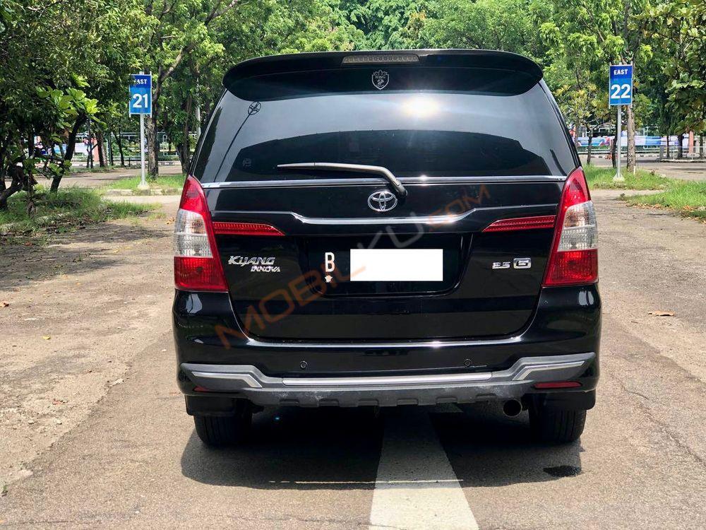 Mobil Toyota Kijang Innova 2013
