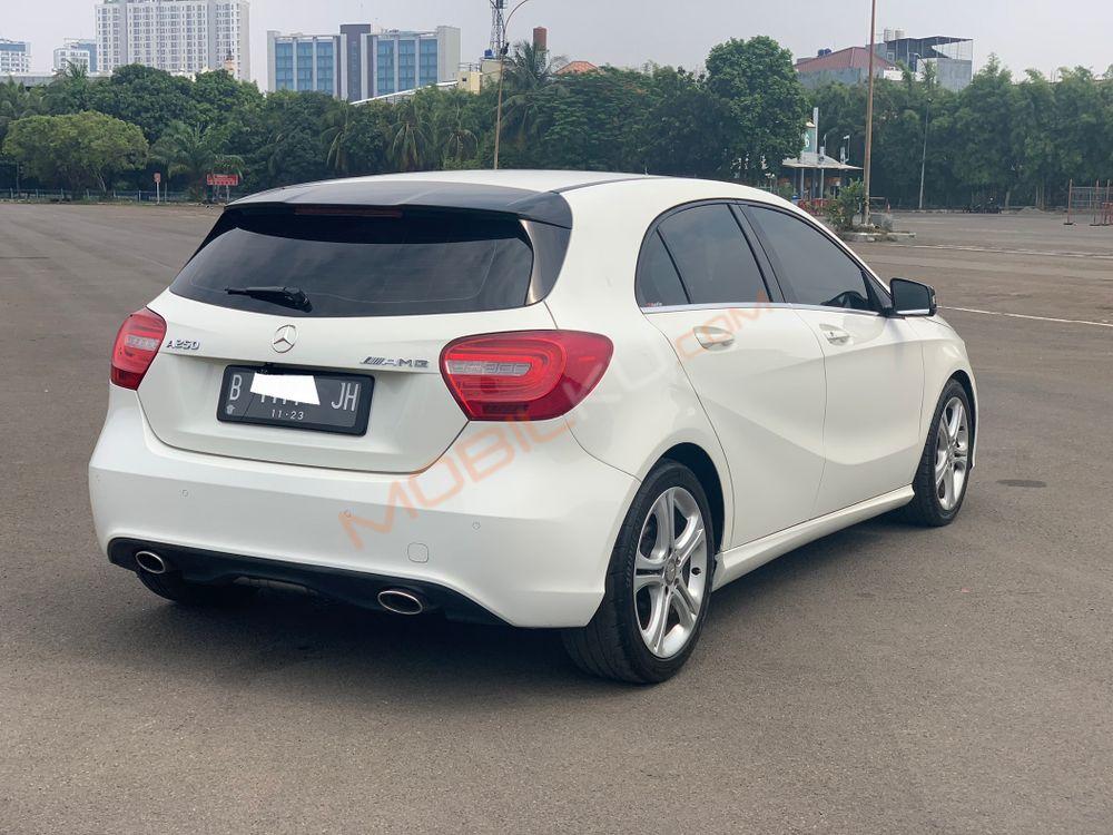 Mobil Mercedes-Benz A-Class 2013