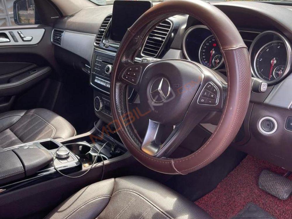 Mobil Mercedes-Benz GLE 2017