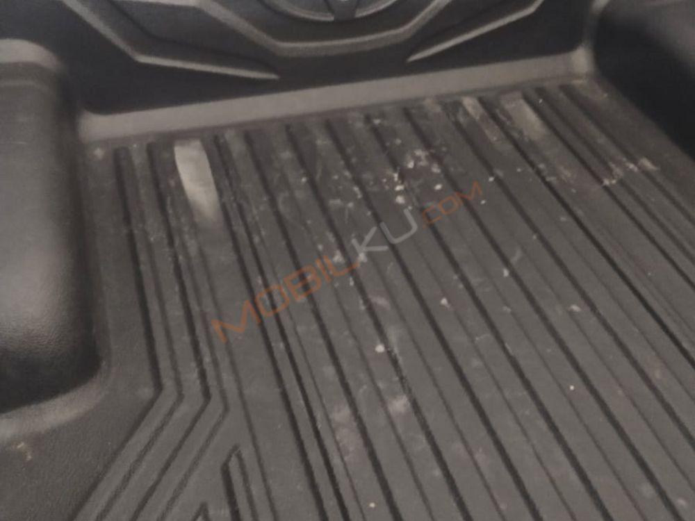 Mobil Toyota Hilux 2023