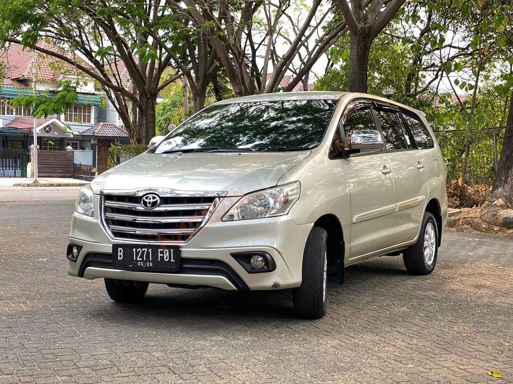 Mobil Toyota Kijang Innova 2014