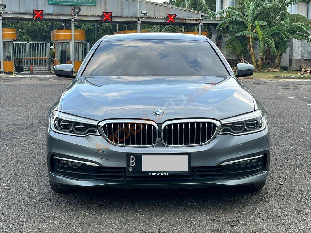 Mobil BMW 5 Series 2020
