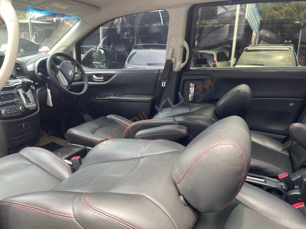 Mobil Nissan Elgrand 2011