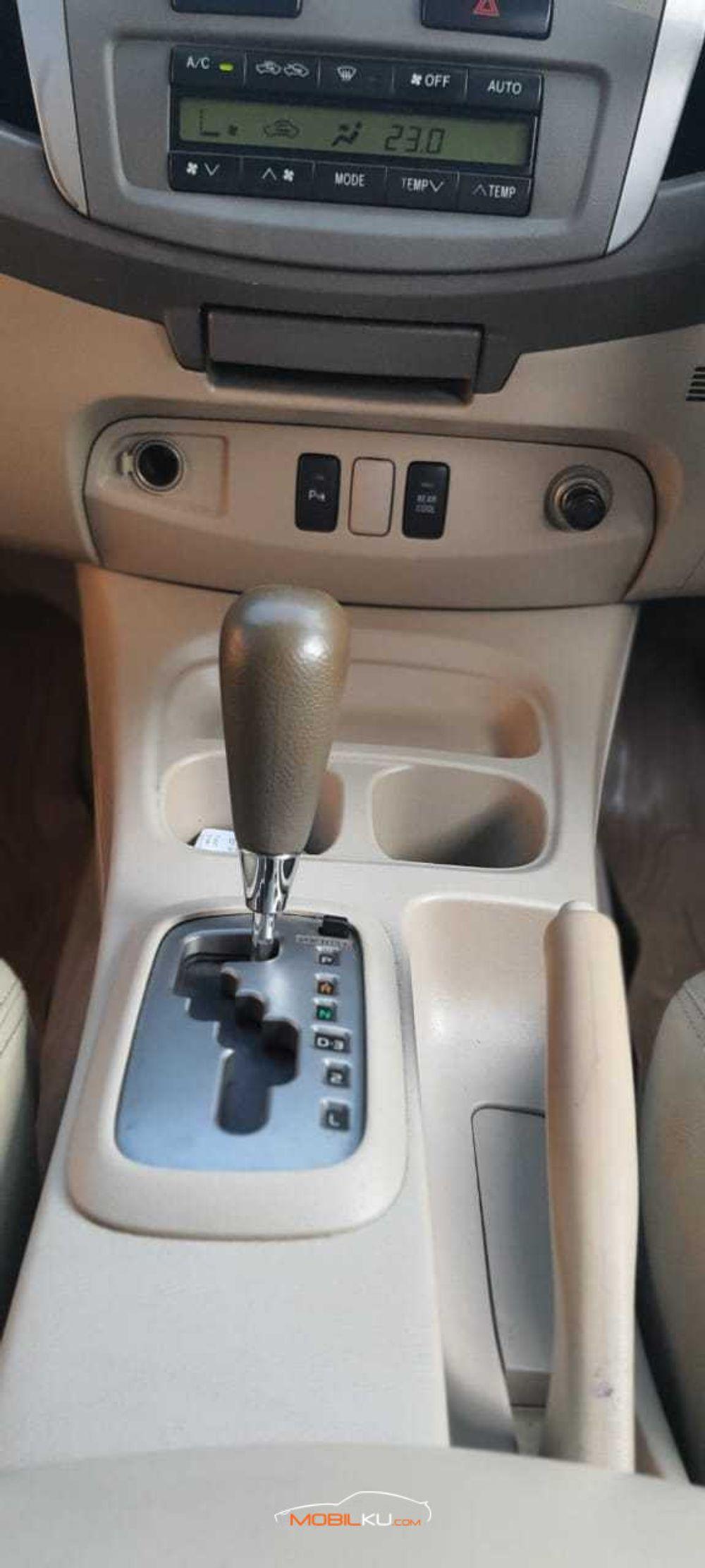 Mobil Toyota Fortuner 2005