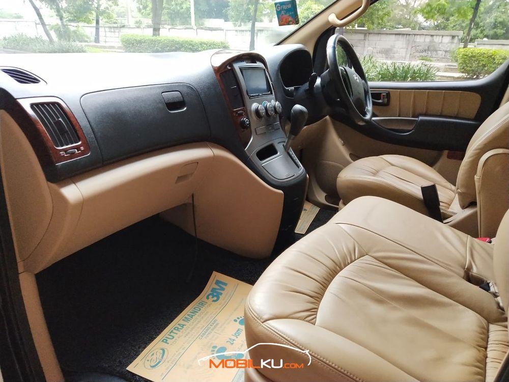 Mobil Hyundai H-1 2012