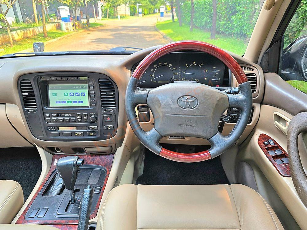 Mobil Toyota Land Cruiser 2003