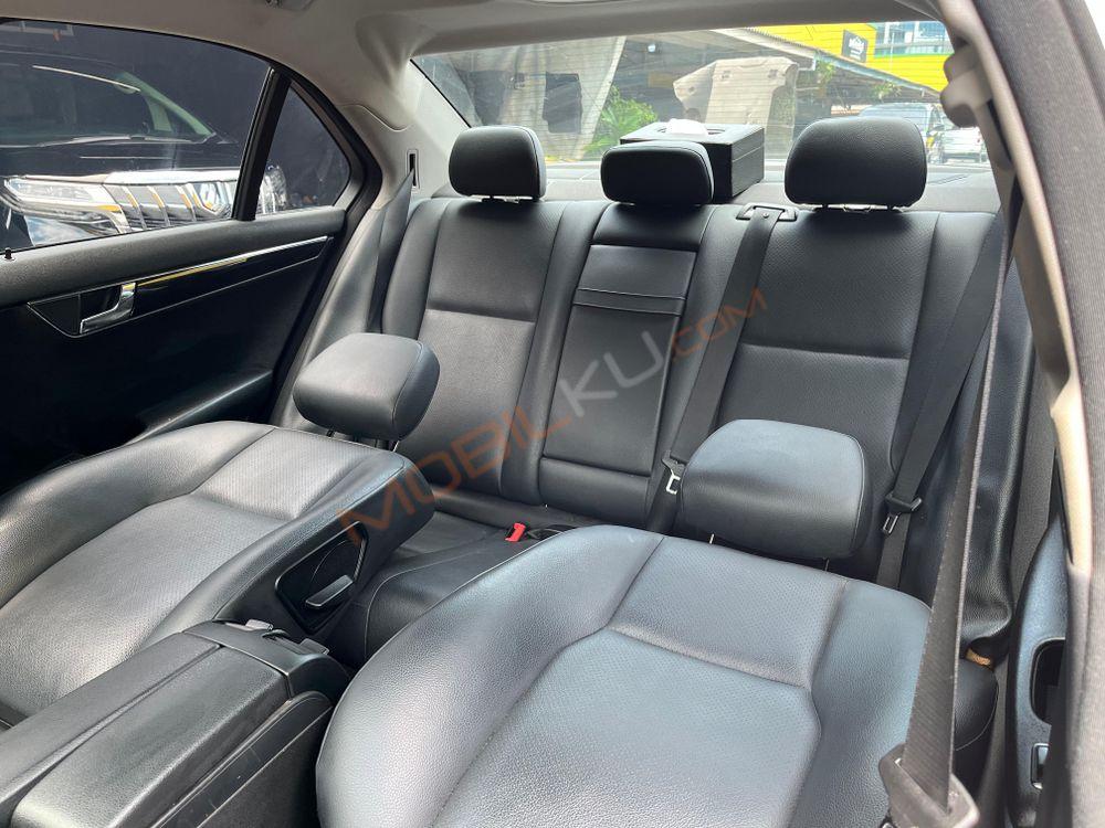 Mobil Mercedes-Benz C-Class 2011
