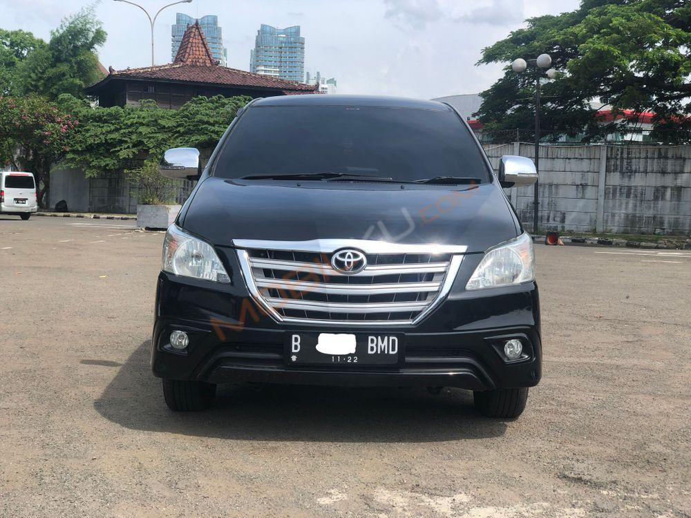 Mobil Toyota Kijang Innova 2013