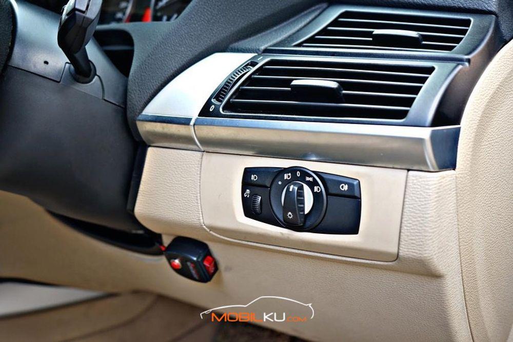 Mobil BMW X5 2011
