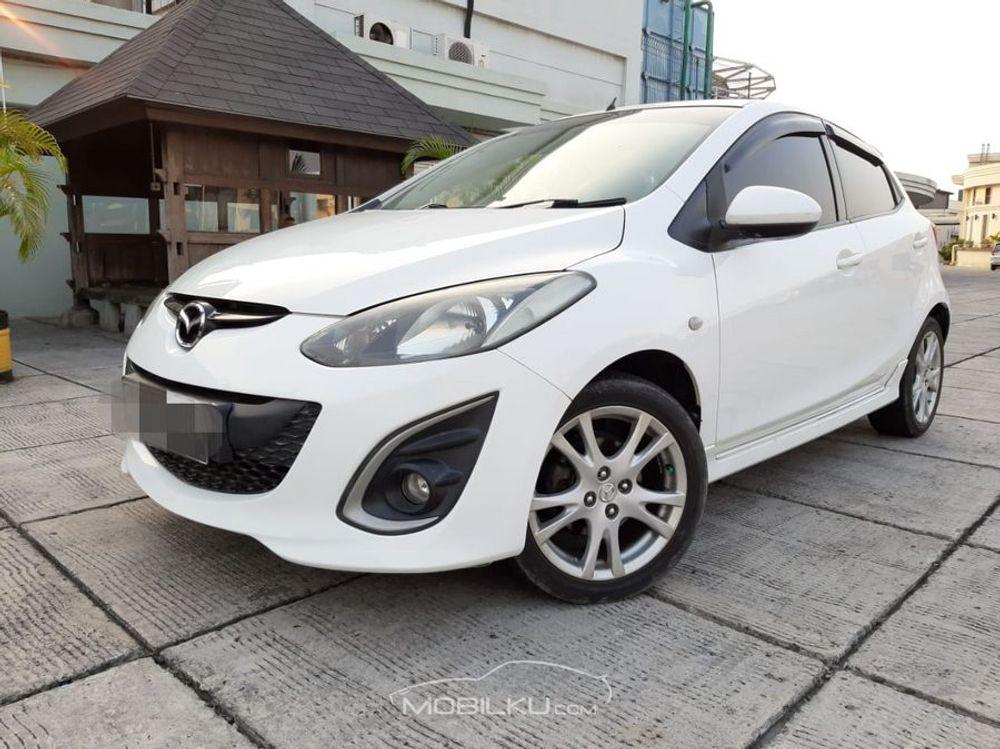 Mobil Mazda 2 Hatchback 2011