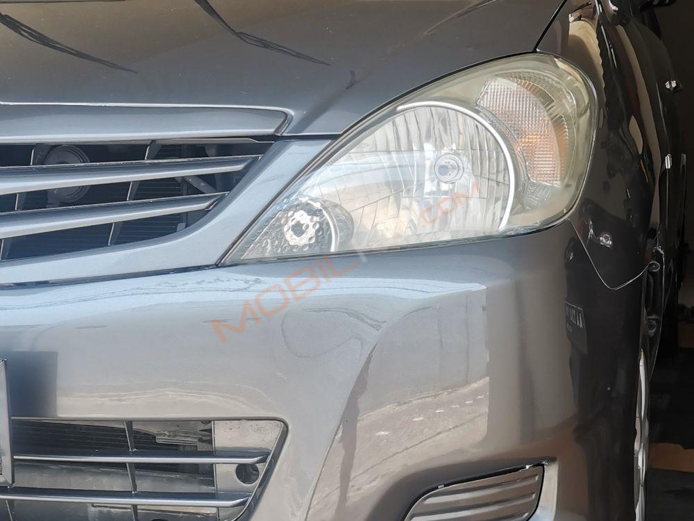 Mobil Toyota Kijang Innova 2009