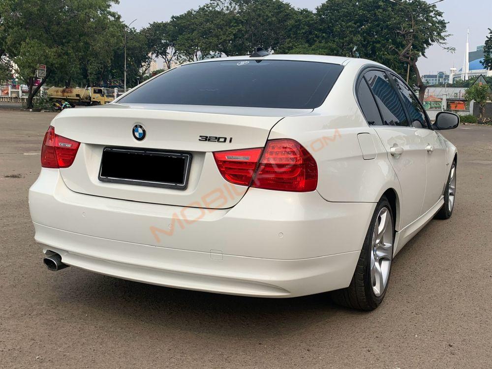Mobil BMW 3 Series 2011