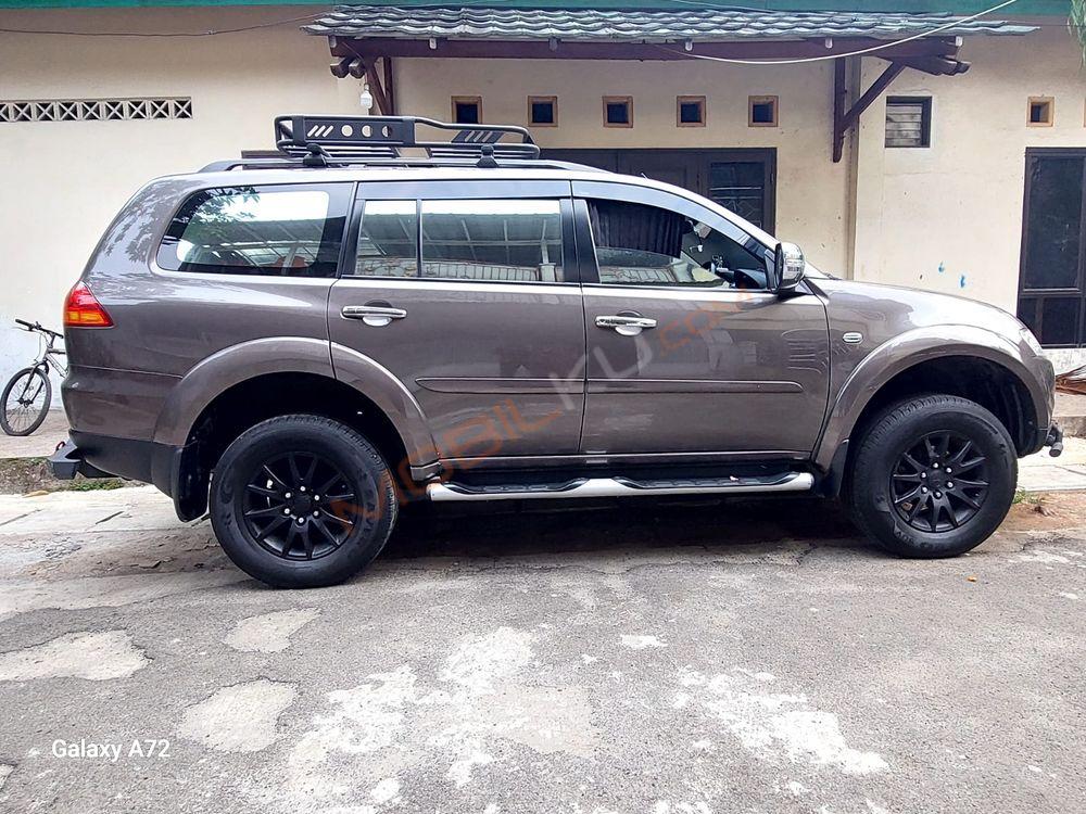 Mobil Mitsubishi Pajero Sport 2011