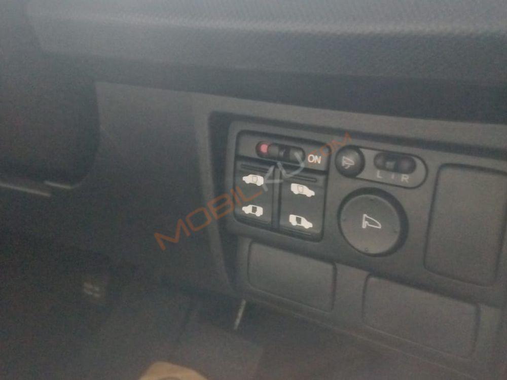 Mobil Honda Freed 2012