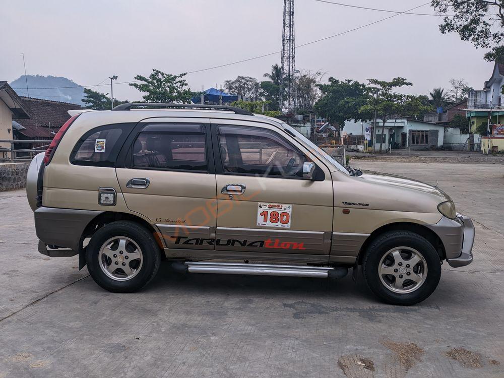 Mobil Daihatsu Taruna 2000