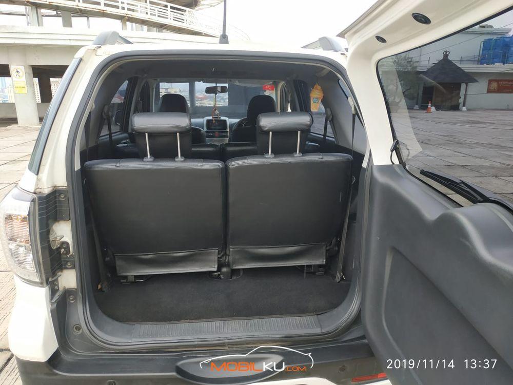 Mobil Toyota Rush 2016