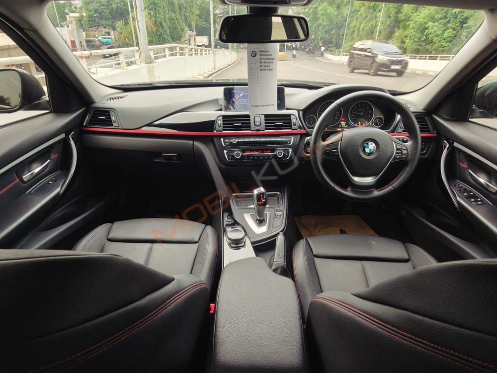 Mobil BMW 3 Series 2015