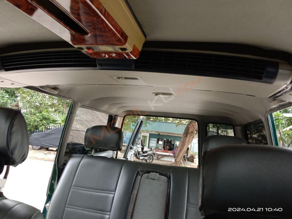 Mobil Toyota Kijang 1996