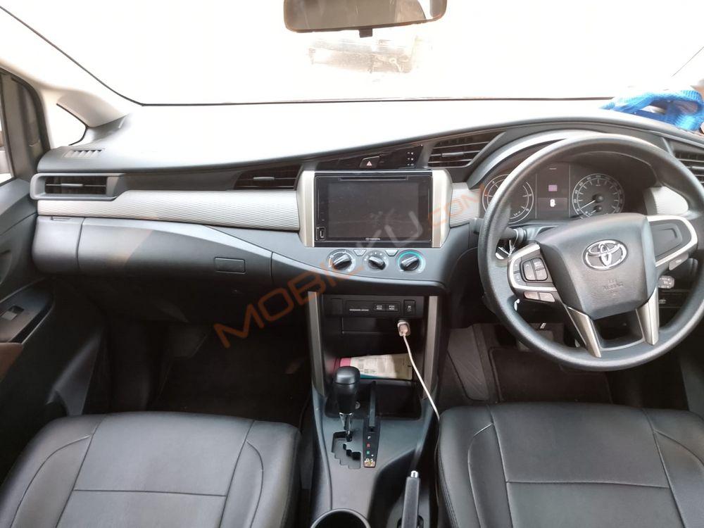 Mobil Toyota Kijang Innova 2024