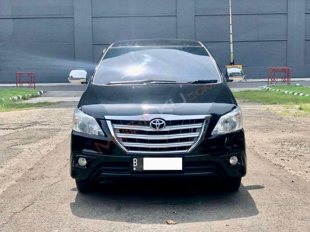 Mobil Toyota Kijang Innova 2013