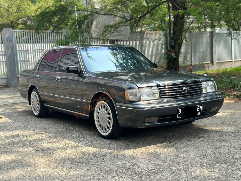 Mobil Toyota Crown 1995