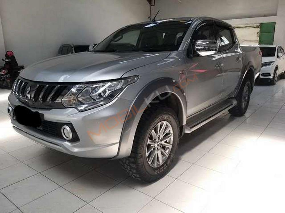 Mobil Mitsubishi Triton 2017