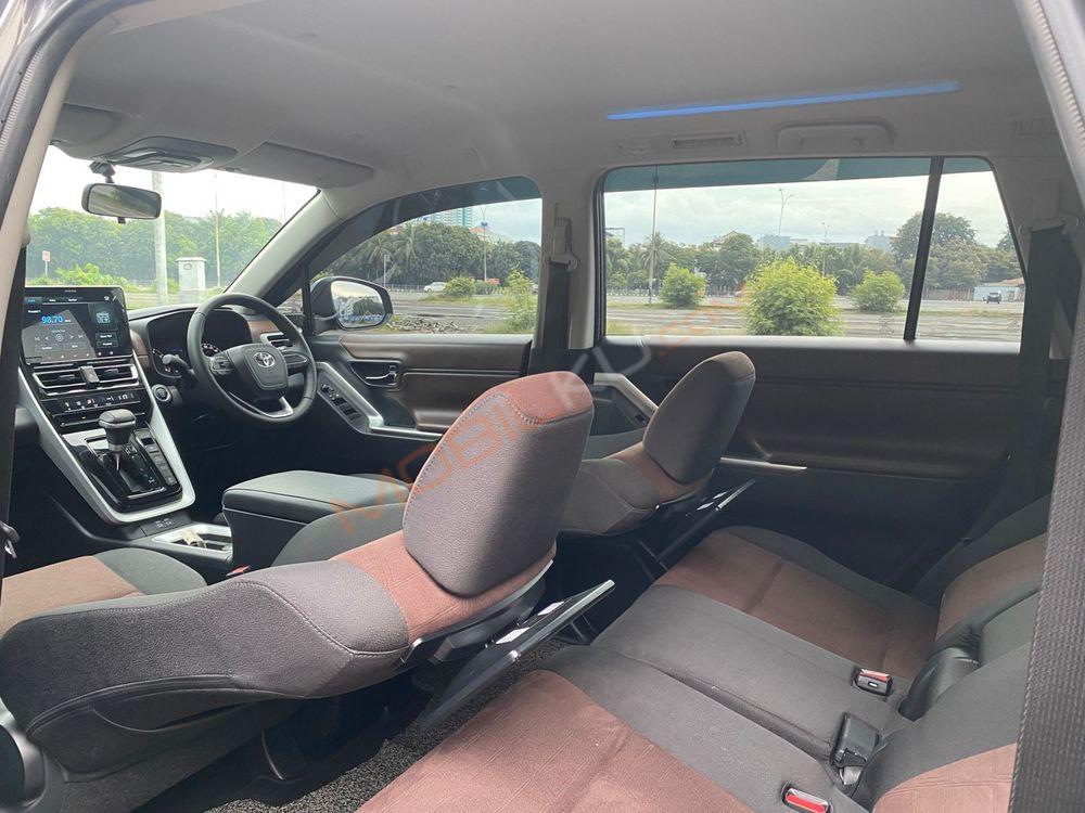 Mobil Toyota Kijang Innova Zenix 2024