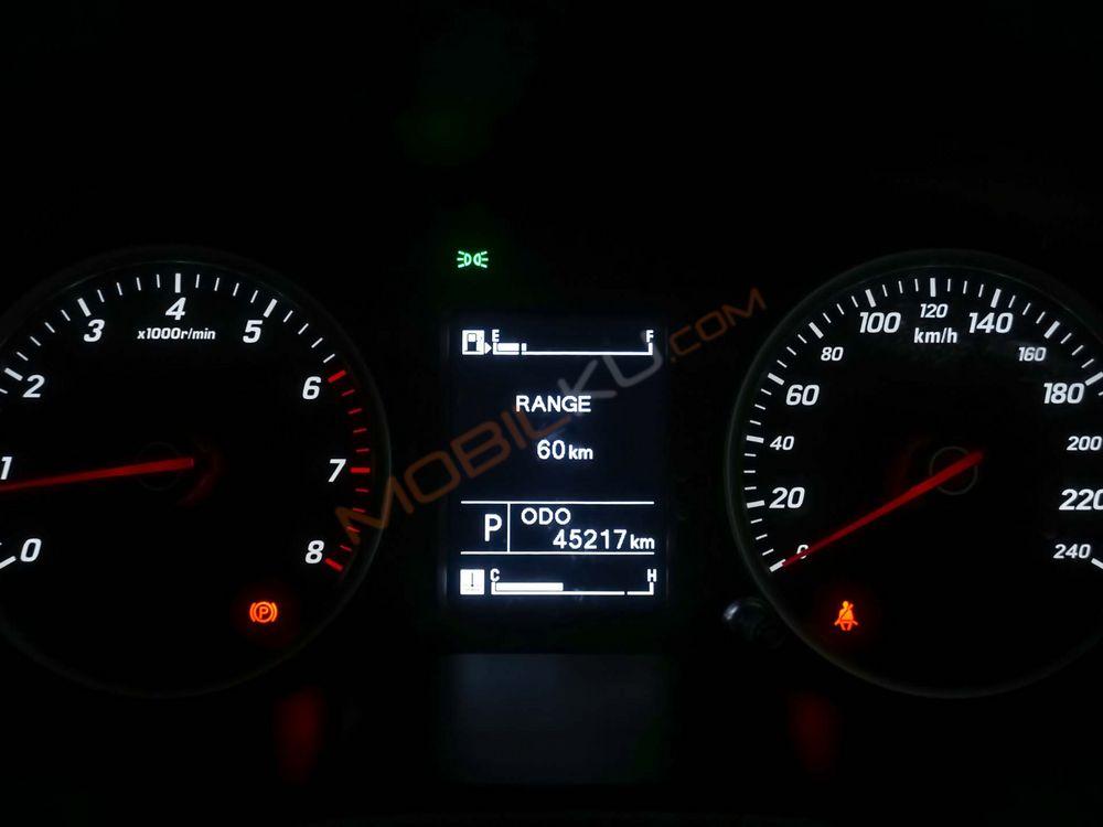 Mobil Wuling Almaz 2019