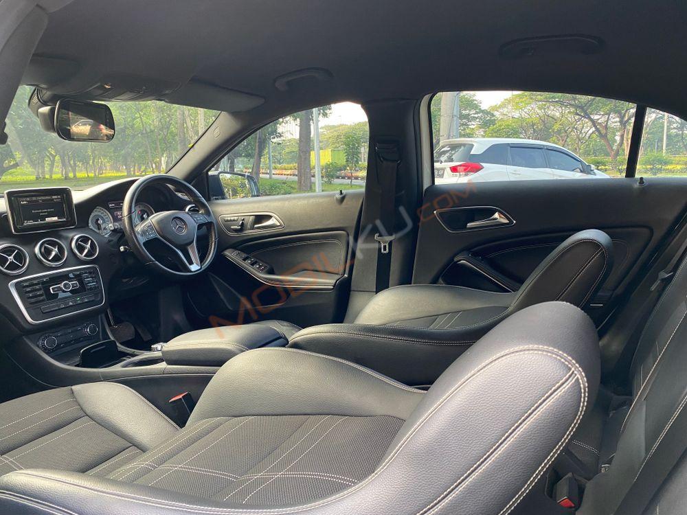 Mobil Mercedes-Benz A-Class 2013