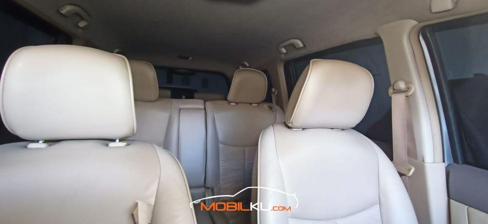 Mobil Nissan Grand Livina 2011