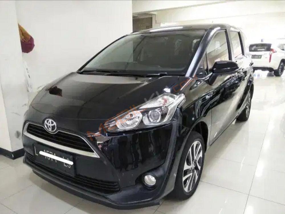 Mobil Toyota Sienta 2016