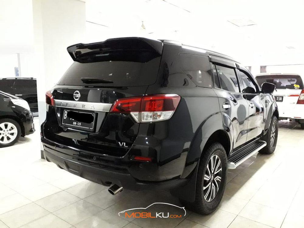 Mobil Nissan Terra 2018
