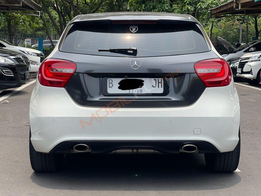 Mobil Mercedes-Benz A-Class 2013