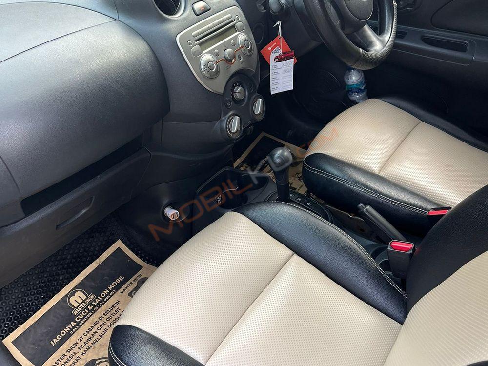 Mobil Nissan March 2011