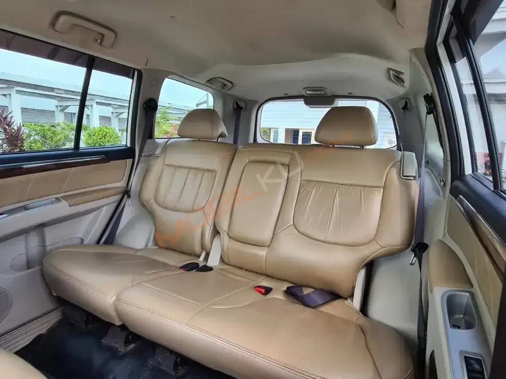 Mobil Mitsubishi Pajero Sport 2013