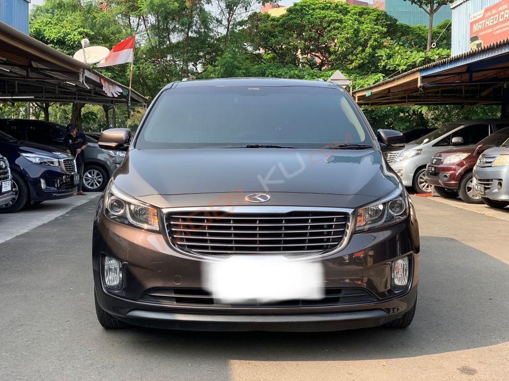 Mobil Kia Sedona 2017