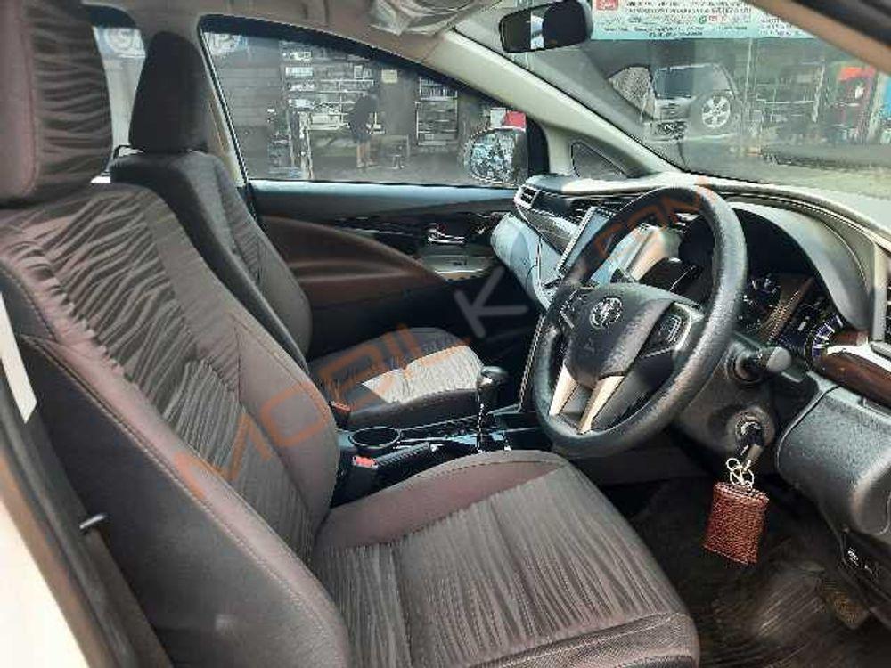 Mobil Toyota Kijang Innova 2021