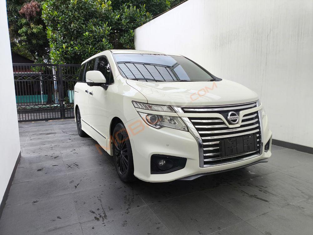 Mobil Nissan Elgrand 2017