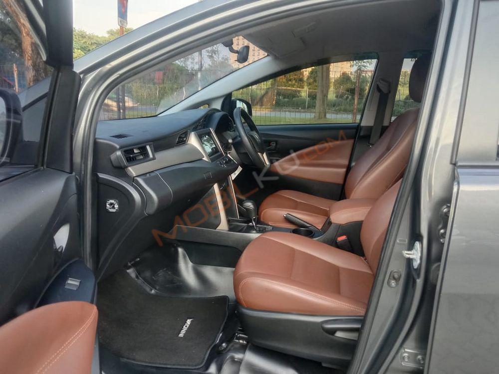 Mobil Toyota Kijang Innova 2020