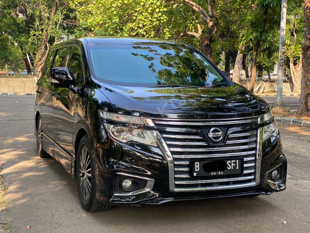 Mobil Nissan Elgrand 2014