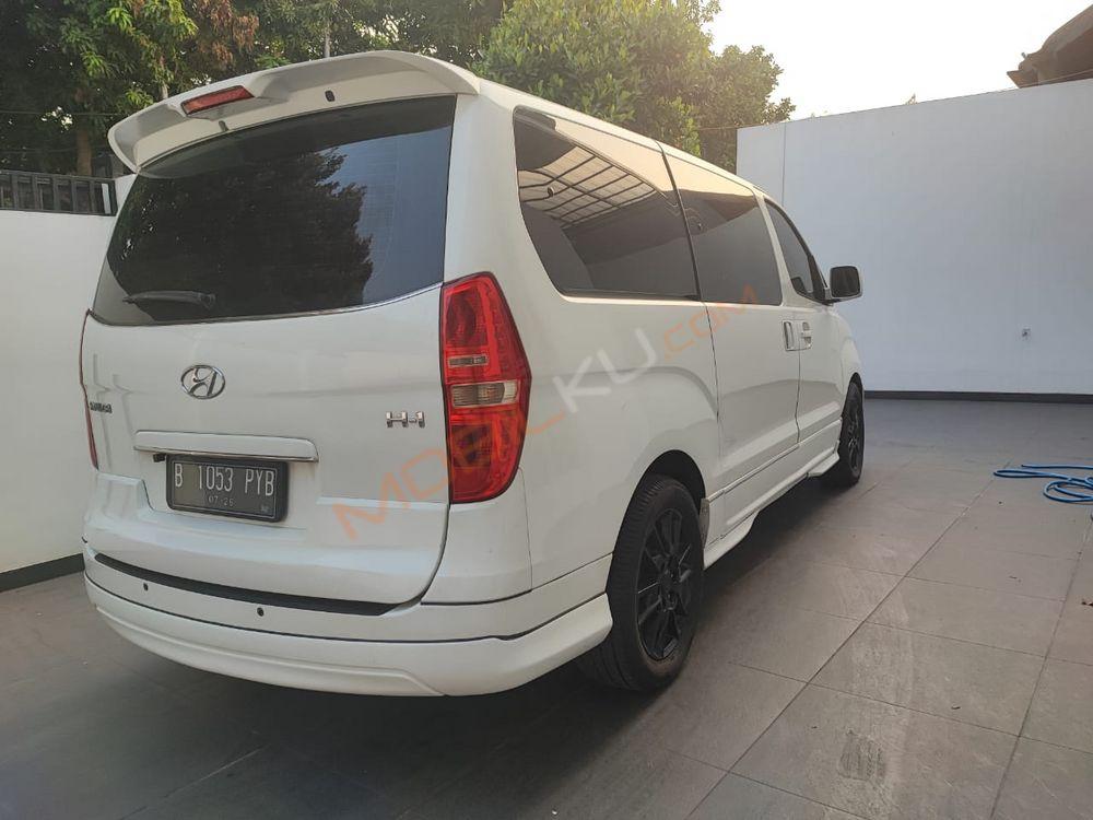 Mobil Hyundai H-1 2016