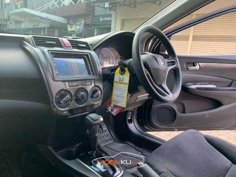 Mobil Honda City Sedan 2012